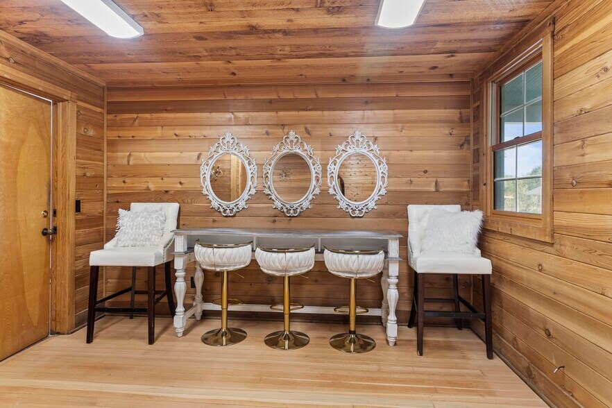 More Photos Of 109 E B St, Cedar Creek Freestanding For Sale