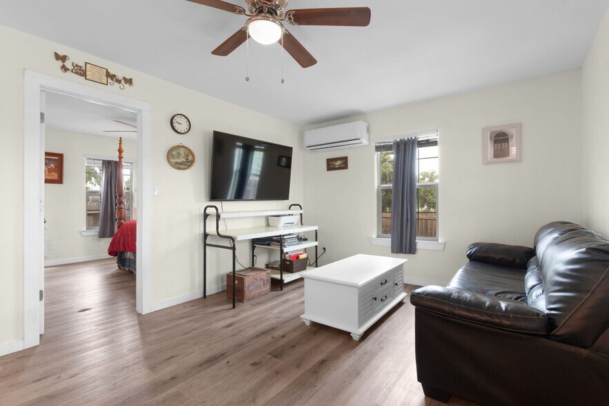 More Photos Of 310 Cortez Trl, Buchanan Dam Trailer Camper Park For Sale