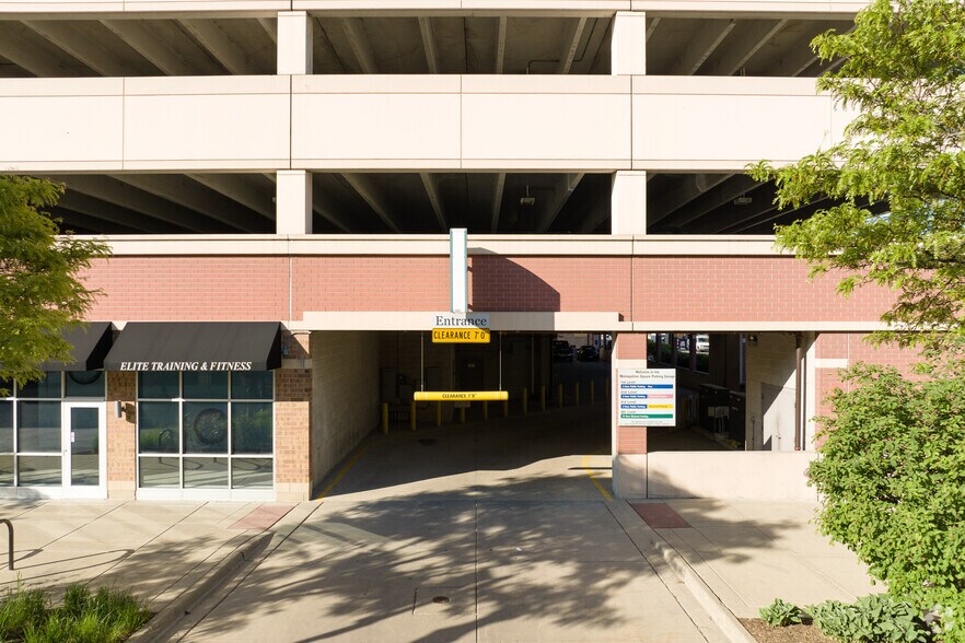 More Photos Of 1518 Market St, Des Plaines Unknown For Lease