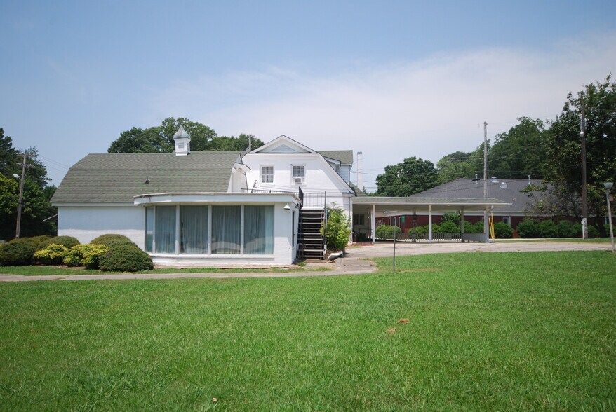 More Photos Of 1651 Hollywood Dr, Jackson Office For Sale