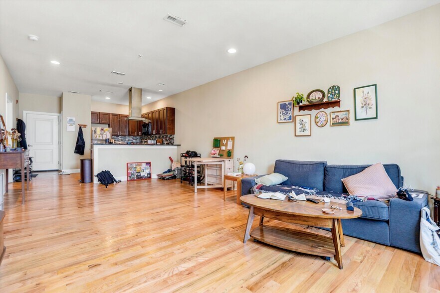 More Photos Of 1400-1414 S Darien St, Philadelphia Auto Repair For Sale