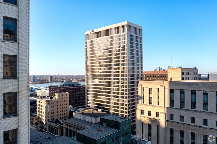 More Photos Of 211 W Fort St, Detroit Office For Lease