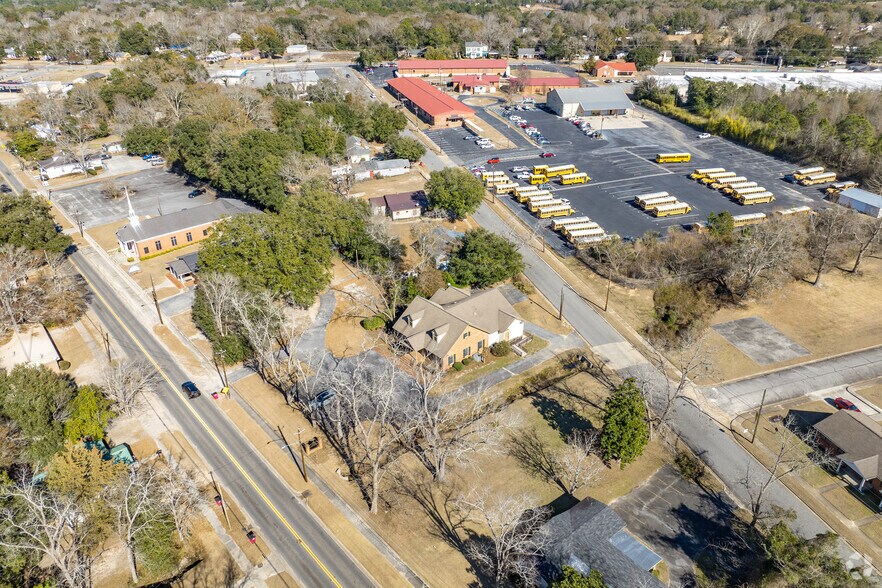 More Photos Of 501 Griffin Ave, Eastman Office For Sale