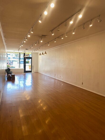 More Photos Of 1136-1154 Main St, Saint Helena Storefront For Lease