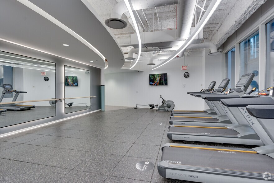 More Photos Of 10 S LaSalle St, Chicago Office For Lease