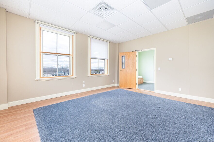 More Photos Of 11 Hayward Ave, Colchester Office For Sale