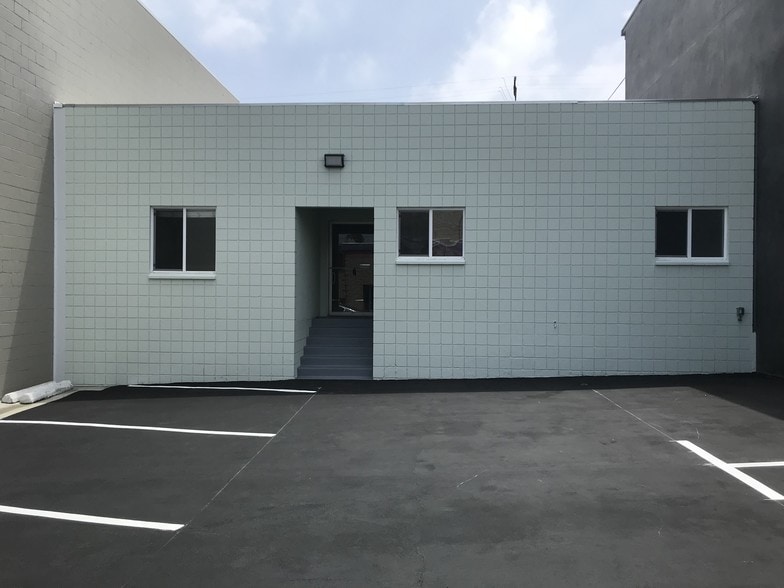 More Photos Of 126 Arena St, El Segundo Showroom For Lease