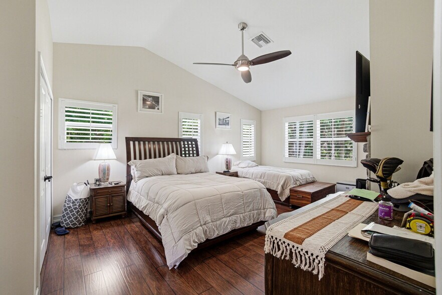 More Photos Of 4120 3rd Ave NW, Naples Apartments For Sale