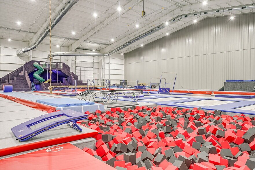 More Photos Of 155 Tiger, Rhome Warehouse For Sale