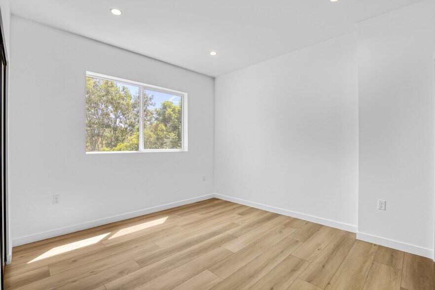 More Photos Of 10826 Hesby St, North Hollywood Apartments For Sale