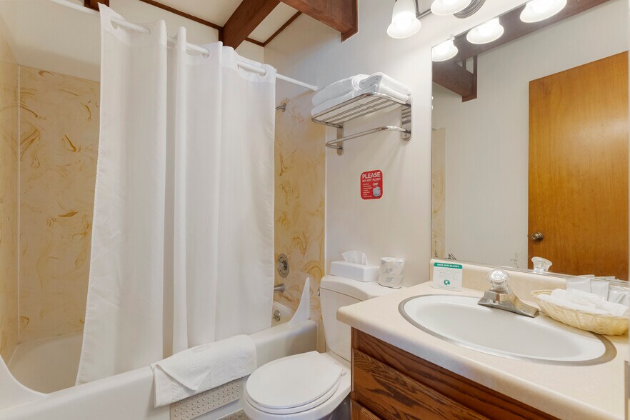 More Photos Of 1455 US Highway 101 S, Crescent City Hotel For Sale