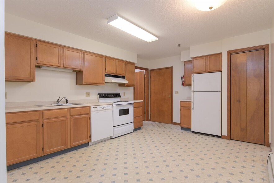 More Photos Of 156 Main St, Ludlow Office For Sale