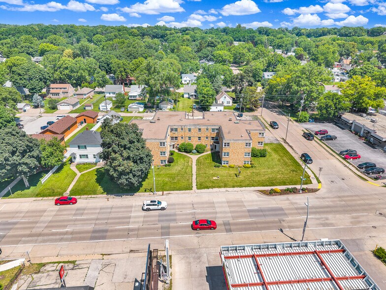 More Photos Of 924-932 State St, Bettendorf Apartments For Sale
