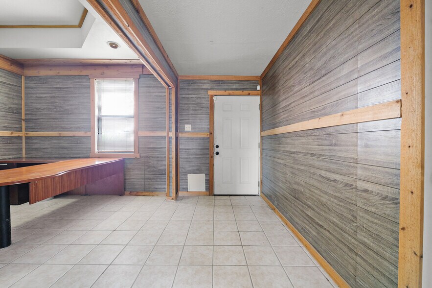 More Photos Of 2330 Schuwirth Rd, Converse Warehouse For Lease