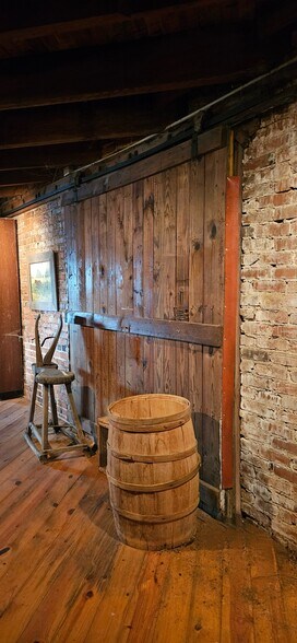 More Photos Of 306 W Main St, South Hill Flex For Lease