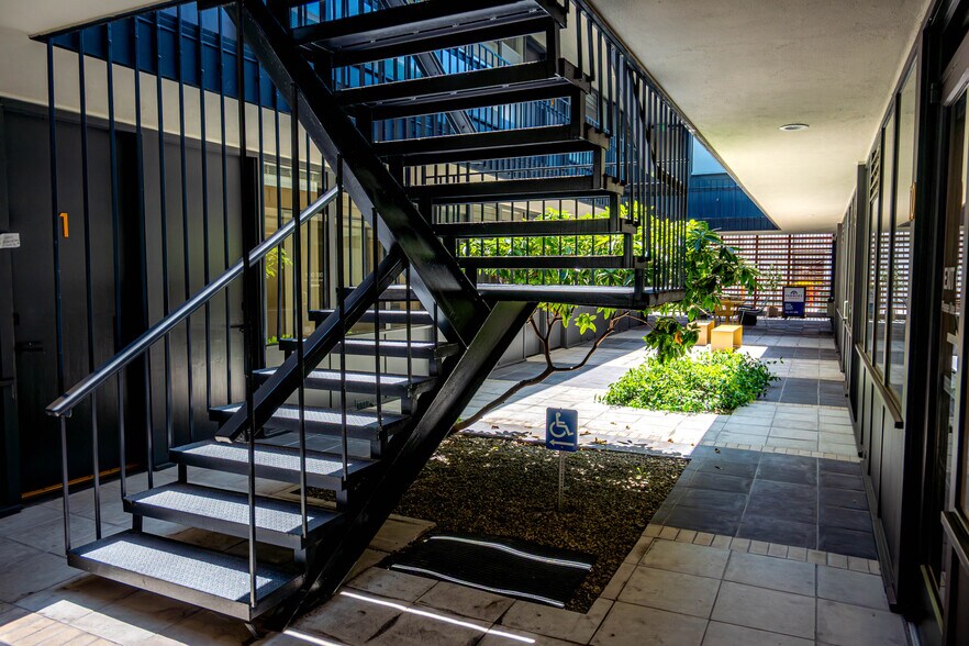 More Photos Of 616 Ramona St, Palo Alto Office For Lease