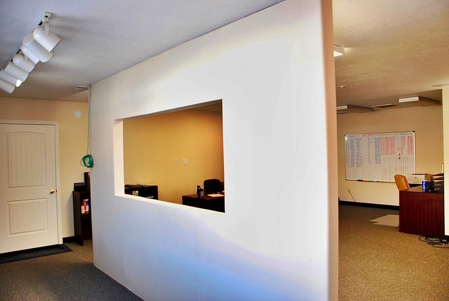 More Photos Of 1455-1463 W Center St, Orem Showroom For Lease