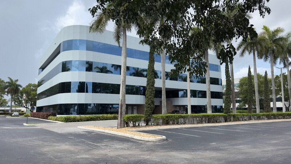 Primary Photo Of 5835 Waterford District Dr, Miami Loft Creative Space For Lease