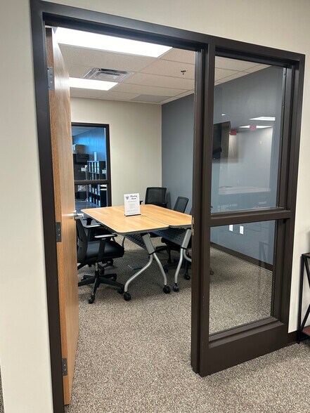 More Photos Of 651 N Broad St, Middletown Office For Lease