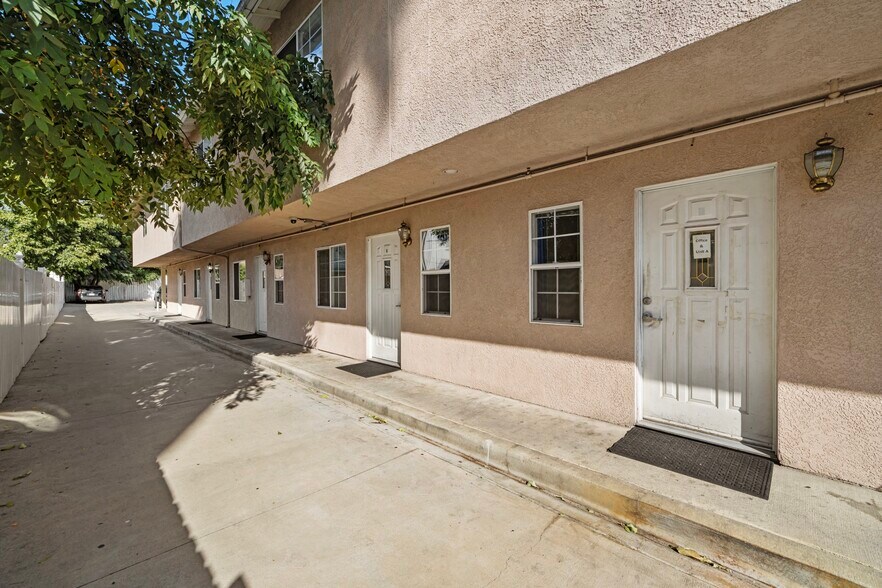 More Photos Of 14203 Sylvan St, Van Nuys Apartments For Lease