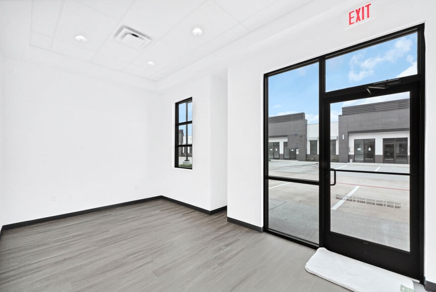 More Photos Of 12280 Broadway St, Pearland Office For Sale