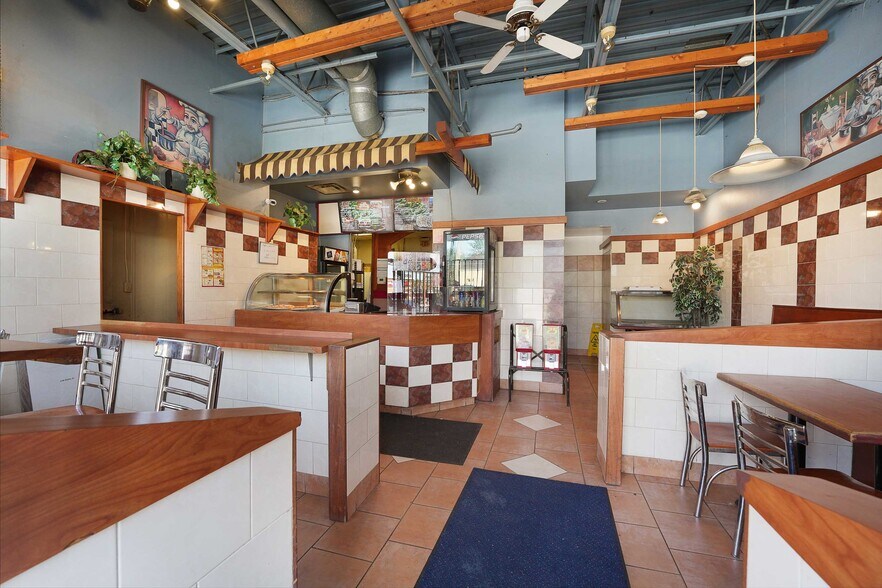 More Photos Of 1705 Wyandotte St W, Windsor Storefront For Sale