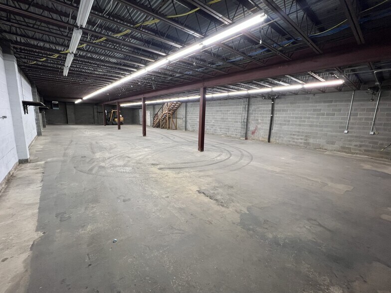 More Photos Of 2304 N Chester St, Gastonia Warehouse For Lease