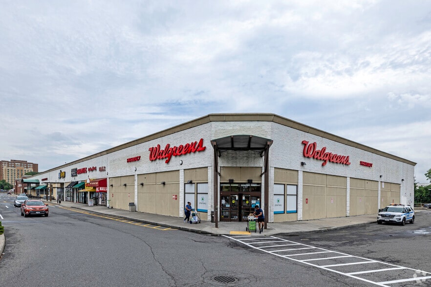 More Photos Of 691 Co-op City Blvd, Bronx Unknown For Lease