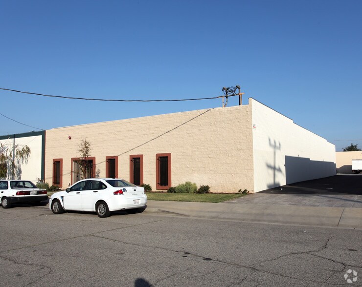 Primary Photo Of 8930 Quartz Ave, Northridge Warehouse For Lease