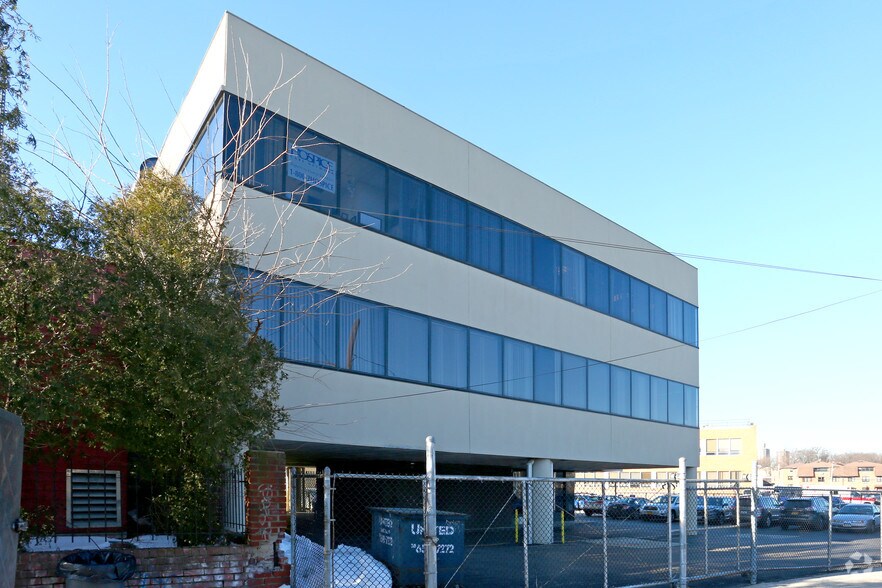 More Photos Of 59-07 175th Pl, Fresh Meadows Medical For Lease