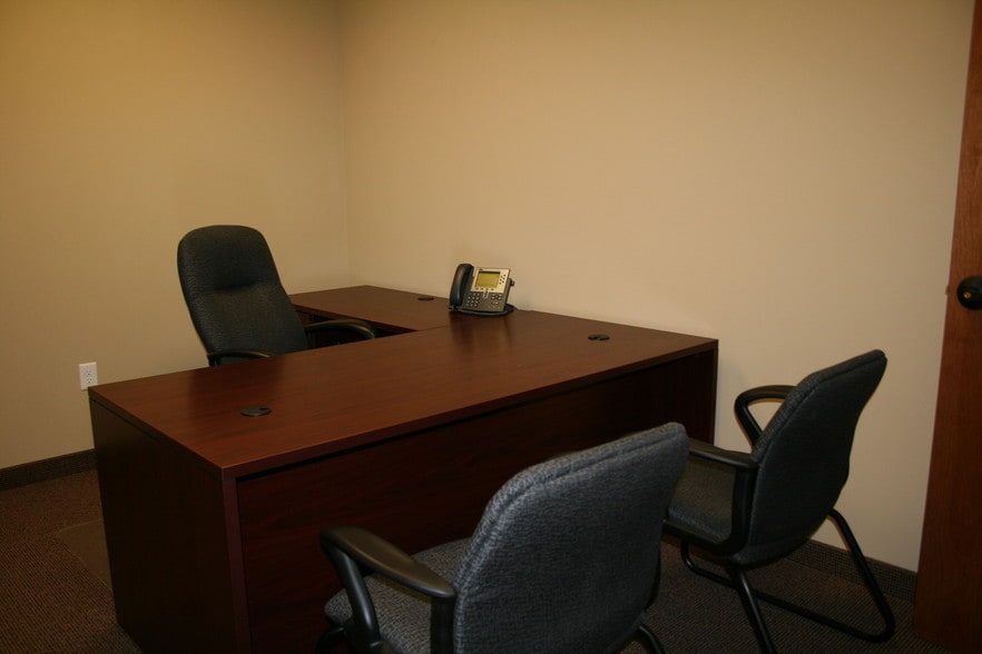 More Photos Of 1011 Surrey Ln, Flower Mound Office For Lease