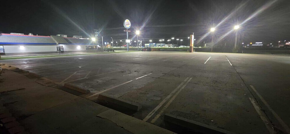 More Photos Of 139 W Shawnee St, Muskogee Freestanding For Sale