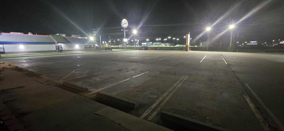 More Photos Of 139 W Shawnee St, Muskogee Storefront For Lease