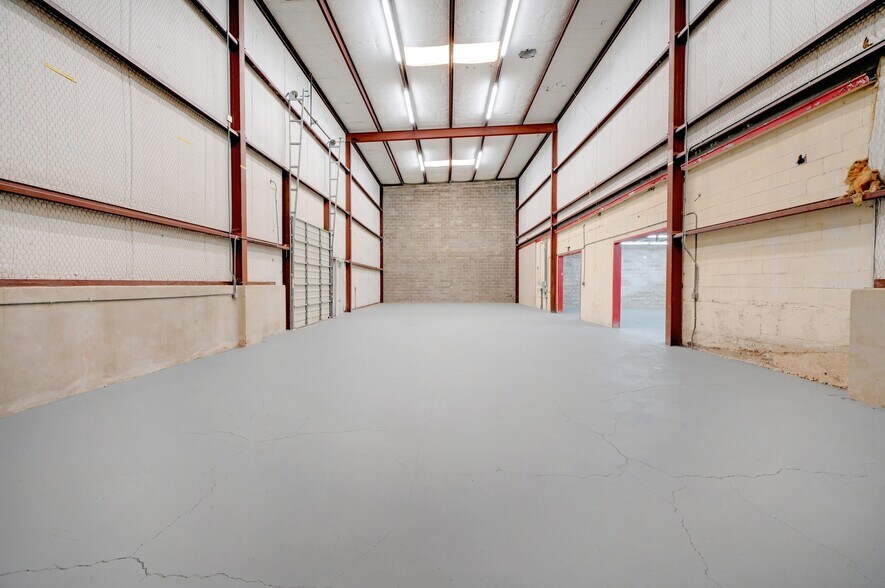 More Photos Of 5715 Kenwick St, San Antonio Warehouse For Lease