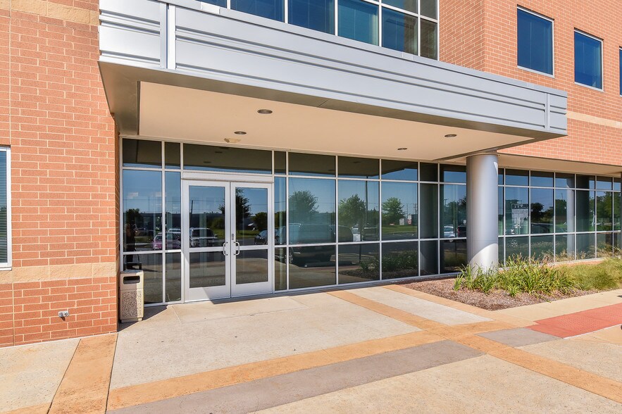 More Photos Of 1600 N Randall Rd, Elgin Medical For Lease