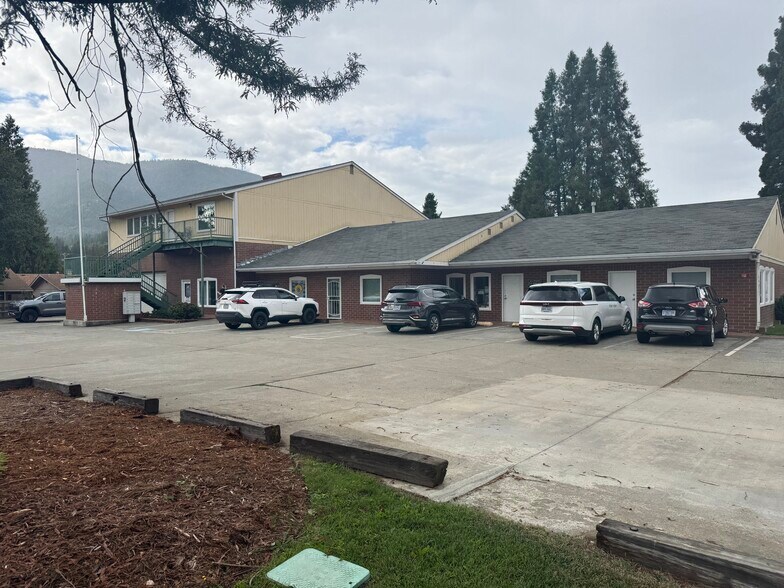 Primary Photo Of 211 Pine St, Rogue River General Retail For Sale