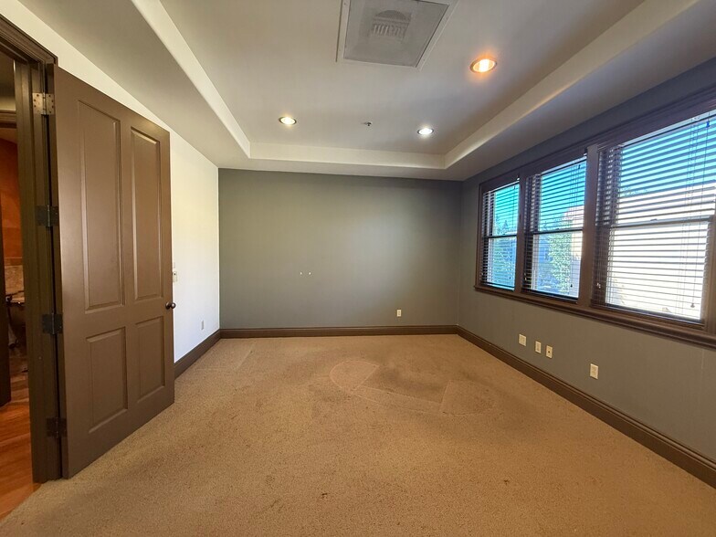 More Photos Of 402 Railroad Ave, Danville Storefront Retail Office For Lease