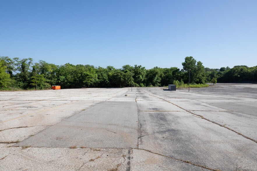 More Photos Of 920 N Atherton Rd, Independence Warehouse For Sale