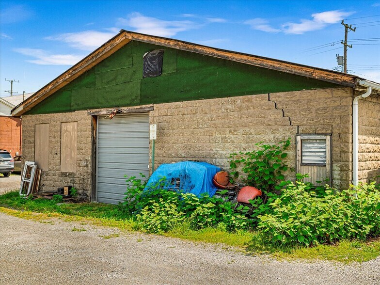More Photos Of 2600 Duss Ave, Ambridge Unknown For Sale