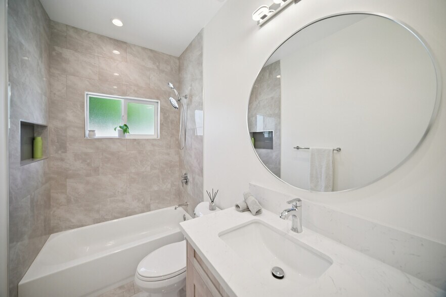 More Photos Of 8434 Oakdale Ave, Winnetka Multifamily For Sale