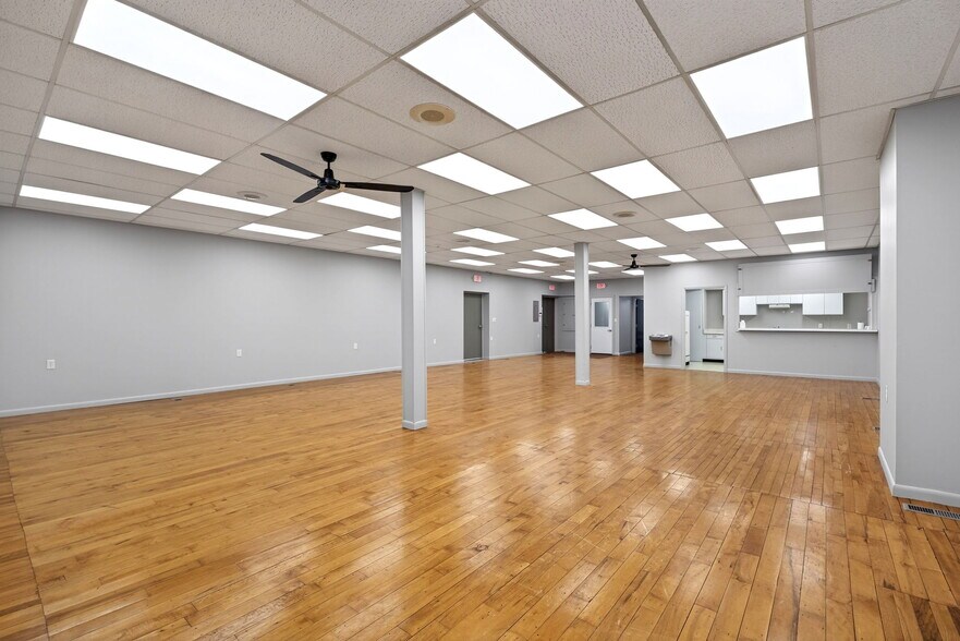 More Photos Of 320 S 1st St, Tipp City Office For Lease