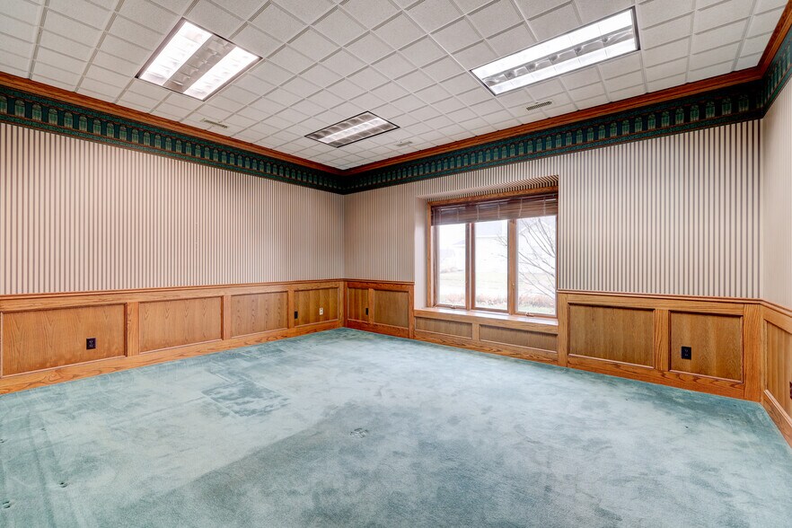 More Photos Of 309 South St, Pella Industrial For Sale