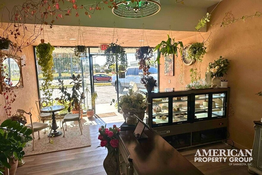 More Photos Of 2249 Ringling Blvd, Sarasota General Retail For Lease