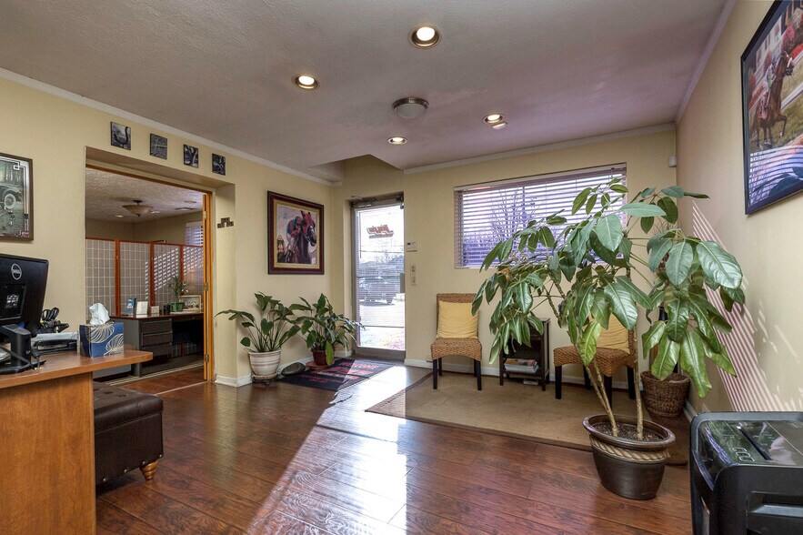 More Photos Of 1545 Berry Blvd, Louisville Auto Dealership For Sale