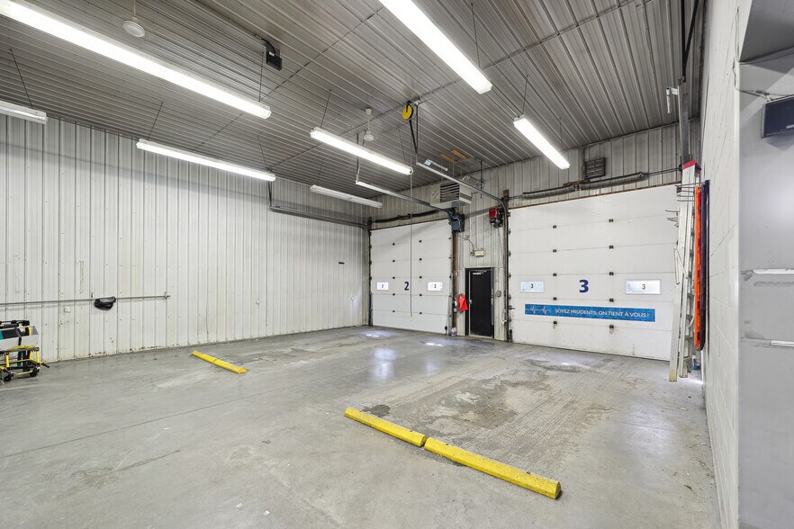 More Photos Of 384-388 Rue Chicoine, Vaudreuil-dorion Industrial For Sale