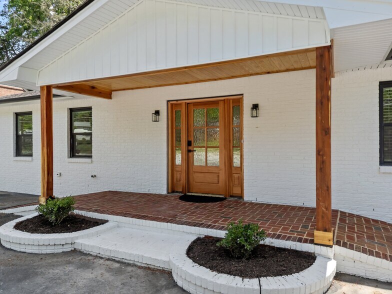 More Photos Of 421 Statesville Blvd, Salisbury Loft Creative Space For Lease