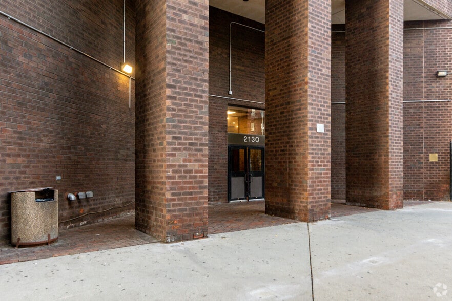 More Photos Of 2120 1st Ave, New York Apartments For Lease