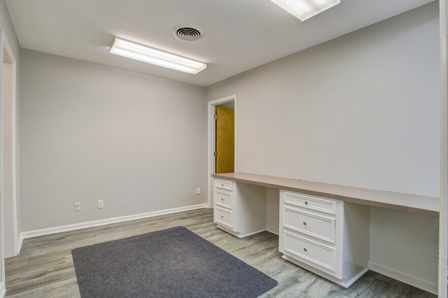 More Photos Of 137 Cedar Dr, Saint Stephen Office For Sale