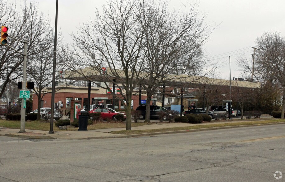 More Photos Of 501 E La Salle Ave, South Bend Service Station For Lease