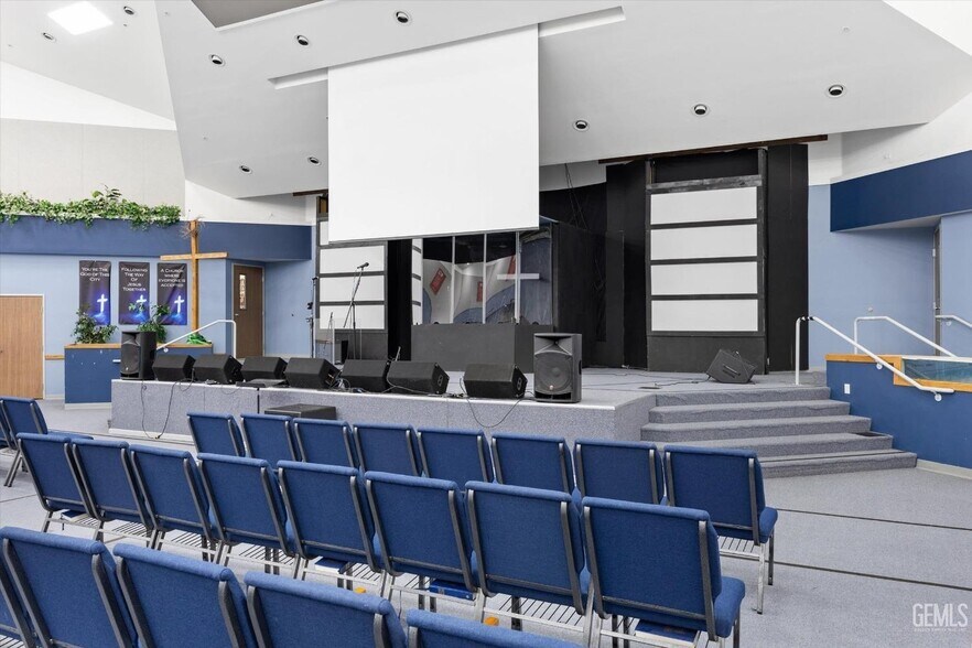 More Photos Of 425 S H St, Bakersfield Religious Facility For Sale